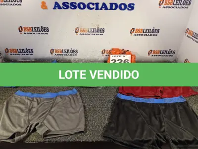 LOTE 226 - 13 – PEÇAS DE ROUPAS MASCULINAS DIVERSAS (NO ESTADO, NÃO SABEMOS SE FUNCIONA. LEILÃO NÃO TEM GARANTIA E NEM DEVOLUÇÃO, SUJEITO A POSSÍVEIS AVARIAS VISÍVEIS/OCULTAS E/OU AUSÊNCIA DE COMPONENTES)