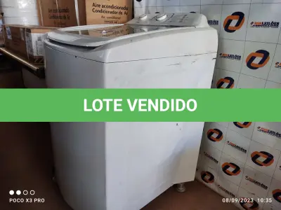 LOTE 113 - 01 - LAVADORA ELECTROLUX 13 KG (NO ESTADO, NÃO SABEMOS SE FUNCIONA. LEILÃO NÃO TEM GARANTIA E NEM DEVOLUÇÃO, SUJEITO A POSSÍVEIS AVARIAS VISÍVEIS/OCULTAS E/OU AUSÊNCIA DE COMPONENTES)