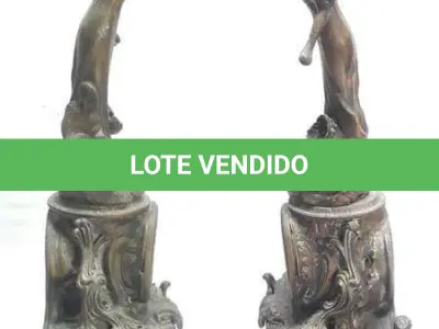 LOTE 154 - RELÍQUIA RELÓGIO FEITO DE BRONZE ANOS 70 TAMANHO: 67/19/34 OBS (FALTA UM PESINHO) (NO ESTADO)