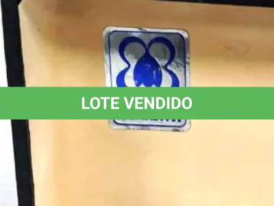 LOTE 106 - CONJUNTO DE BEBIDAS COM BALDE DE GELO COM APLIQUES DE METAL E CONJUNTO DE  SERVIÇO EM PRATA 90 COM DOSADOR, PINÇA E MISTURADOR . MARCA :  BELINI (NO ESTADO)