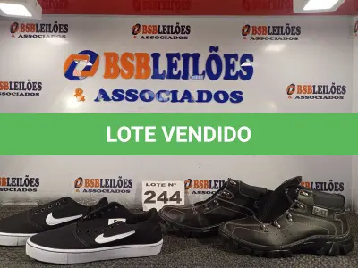 LOTE 244 - 02 – PARES DE CALÇADOS MASCULINOS Nº 40 (NO ESTADO, NÃO SABEMOS SE FUNCIONA. LEILÃO NÃO TEM GARANTIA E NEM DEVOLUÇÃO, SUJEITO A POSSÍVEIS AVARIAS VISÍVEIS/OCULTAS E/OU AUSÊNCIA DE COMPONENTES)