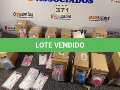 LOTE 371 - 01 - LOTE COM VÁRIAS VELAS DE ANIVERSARIO (NO ESTADO, NÃO SABEMOS SE FUNCIONA. LEILÃO NÃO TEM GARANTIA E NEM DEVOLUÇÃO, SUJEITO A POSSÍVEIS AVARIAS VISÍVEIS/OCULTAS E/OU AUSÊNCIA DE COMPONENTES)