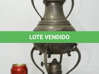 LOTE 156 - ANTIGO SAMOVAR EM METAL 52 DE ALTURA PESA  3,105KG (NO ESTADO)