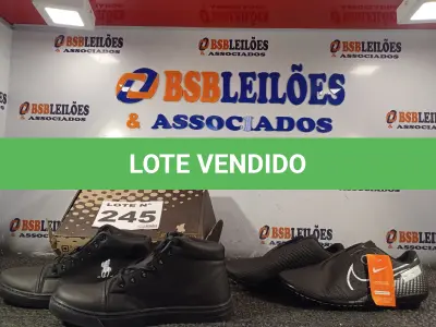 LOTE 245 - 02 – PARES DE CALÇADOS MASCULINOS Nº 40 (NO ESTADO, NÃO SABEMOS SE FUNCIONA. LEILÃO NÃO TEM GARANTIA E NEM DEVOLUÇÃO, SUJEITO A POSSÍVEIS AVARIAS VISÍVEIS/OCULTAS E/OU AUSÊNCIA DE COMPONENTES)