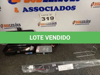 LOTE 319 - 01 - KIT DE PESCA 1 VARA 1 MOLINETE + ITENS (NO ESTADO, NÃO SABEMOS SE FUNCIONA. LEILÃO NÃO TEM GARANTIA E NEM DEVOLUÇÃO, SUJEITO A POSSÍVEIS AVARIAS VISÍVEIS/OCULTAS E/OU AUSÊNCIA DE COMPONENTES)