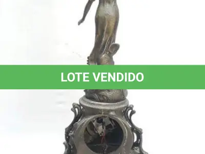 LOTE 154 - RELÍQUIA RELÓGIO FEITO DE BRONZE ANOS 70 TAMANHO: 67/19/34 OBS (FALTA UM PESINHO) (NO ESTADO)