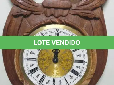 LOTE 150 - RELÓGIO EM MADEIRA TRABALHADA  90 CM (NO ESTADO)