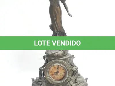 LOTE 154 - RELÍQUIA RELÓGIO FEITO DE BRONZE ANOS 70 TAMANHO: 67/19/34 OBS (FALTA UM PESINHO) (NO ESTADO)
