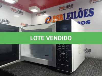 LOTE 290 - 01 - MICRO-ONDAS BRITÂNIA 34 LITROS PORTA ESPELHADA 220VOLTS (NO ESTADO, NÃO SABEMOS SE FUNCIONA. LEILÃO NÃO TEM GARANTIA E NEM DEVOLUÇÃO, SUJEITO A POSSÍVEIS AVARIAS VISÍVEIS/OCULTAS E/OU AUSÊNCIA DE COMPONENTES)