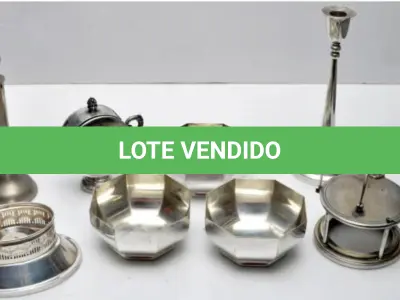 LOTE 165 - LOTE COM VINTE PEÇAS DIVERSAS ESPESSURADA À PRATA. VÁRIOS TAMANHOS O MAIOR 28 CM DA (NO ESTADO)
