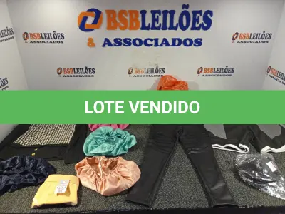 LOTE 238 - 20 – PEÇAS DE ROUPAS FEMININAS DIVERSAS (NO ESTADO, NÃO SABEMOS SE FUNCIONA. LEILÃO NÃO TEM GARANTIA E NEM DEVOLUÇÃO, SUJEITO A POSSÍVEIS AVARIAS VISÍVEIS/OCULTAS E/OU AUSÊNCIA DE COMPONENTES)