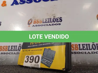 LOTE 390 - 01- JOGO DE SOQUETE 40 PEÇAS CHAVE REVERSÍVEL ¼ (NO ESTADO, NÃO SABEMOS SE FUNCIONA. LEILÃO NÃO TEM GARANTIA E NEM DEVOLUÇÃO, SUJEITO A POSSÍVEIS AVARIAS VISÍVEIS/OCULTAS E/OU AUSÊNCIA DE COMPONENTES)
