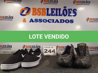 LOTE 244 - 02 – PARES DE CALÇADOS MASCULINOS Nº 40 (NO ESTADO, NÃO SABEMOS SE FUNCIONA. LEILÃO NÃO TEM GARANTIA E NEM DEVOLUÇÃO, SUJEITO A POSSÍVEIS AVARIAS VISÍVEIS/OCULTAS E/OU AUSÊNCIA DE COMPONENTES)