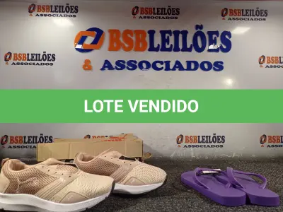 LOTE 294 - 02 – PARES DE CALÇADOS FEMININO Nº 35 (NO ESTADO, NÃO SABEMOS SE FUNCIONA. LEILÃO NÃO TEM GARANTIA E NEM DEVOLUÇÃO, SUJEITO A POSSÍVEIS AVARIAS VISÍVEIS/OCULTAS E/OU AUSÊNCIA DE COMPONENTES)