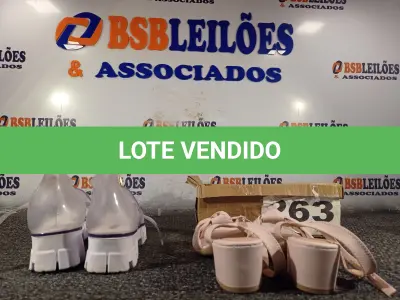 LOTE 263 - 02 – PARES DE CALÇADOS FEMININO Nº 38 (NO ESTADO, NÃO SABEMOS SE FUNCIONA. LEILÃO NÃO TEM GARANTIA E NEM DEVOLUÇÃO, SUJEITO A POSSÍVEIS AVARIAS VISÍVEIS/OCULTAS E/OU AUSÊNCIA DE COMPONENTES)
