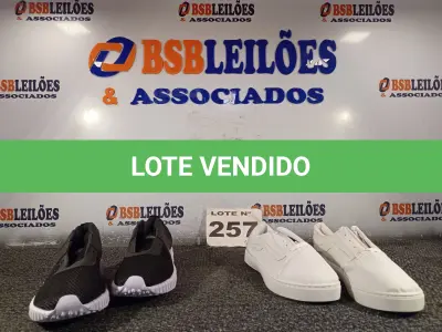 LOTE 257 - 02 – PARES DE CALÇADOS MASCULINO Nº 38 (NO ESTADO, NÃO SABEMOS SE FUNCIONA. LEILÃO NÃO TEM GARANTIA E NEM DEVOLUÇÃO, SUJEITO A POSSÍVEIS AVARIAS VISÍVEIS/OCULTAS E/OU AUSÊNCIA DE COMPONENTES)