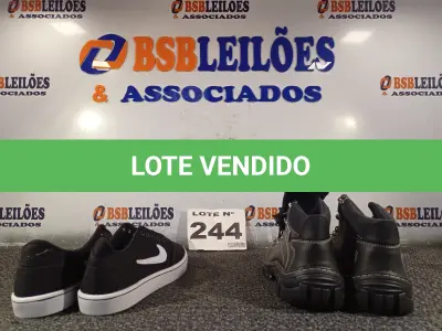 LOTE 244 - 02 – PARES DE CALÇADOS MASCULINOS Nº 40 (NO ESTADO, NÃO SABEMOS SE FUNCIONA. LEILÃO NÃO TEM GARANTIA E NEM DEVOLUÇÃO, SUJEITO A POSSÍVEIS AVARIAS VISÍVEIS/OCULTAS E/OU AUSÊNCIA DE COMPONENTES)
