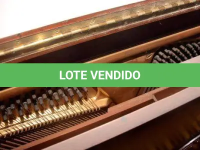 LOTE 228 - PIANO ANTIGO 145 X 60 X 136 CM. SEM A BANQUETA, PIANO EM ÓTIMO ESTADO DE CONSERVAÇÃO, (NO ESTADO)