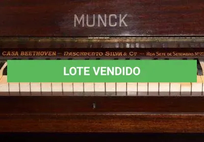 LOTE 228 - PIANO ANTIGO 145 X 60 X 136 CM. SEM A BANQUETA, PIANO EM ÓTIMO ESTADO DE CONSERVAÇÃO, (NO ESTADO)