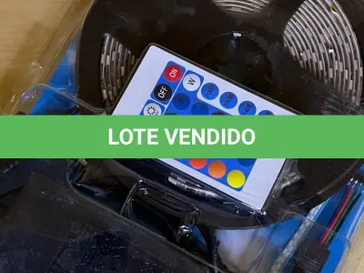 LOTE 035 - 01 FITA LED DE 5 METROS COM CONTROLE REMOTO E DIVERSAS TROCAS DE CORES NO CONTROLE(NO ESTADO)