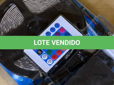 LOTE 035 - 01 FITA LED DE 5 METROS COM CONTROLE REMOTO E DIVERSAS TROCAS DE CORES NO CONTROLE(NO ESTADO)