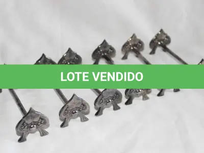 LOTE 184 - 6 DESCANSOS PARA TALHERES PRODUZIDOS EM METAL ESPESSURADO A PRATA, (NO ESTADO)