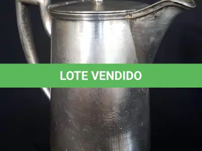 LOTE 268 - ORIGINAL WELLNER - SUNTUOSA JARRA EM PESADA PRATA 90 ALEMÃ. PEÇA PROVENIENTE DE HOTELARIA. A PEÇA SERÁ ENTREGUE SEM LIMPEZA (ESTADO VIDE FOTO ADICIONAL). MARCAS DO TEMPO. VENDIDA NO ESTADO. MED.: 22 X 23 CM. (NO ESTADO)