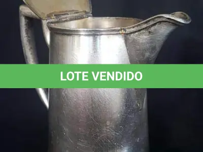 LOTE 268 - ORIGINAL WELLNER - SUNTUOSA JARRA EM PESADA PRATA 90 ALEMÃ. PEÇA PROVENIENTE DE HOTELARIA. A PEÇA SERÁ ENTREGUE SEM LIMPEZA (ESTADO VIDE FOTO ADICIONAL). MARCAS DO TEMPO. VENDIDA NO ESTADO. MED.: 22 X 23 CM. (NO ESTADO)