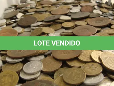 LOTE 320 - COLEÇAO COM COM 15 QUILOS DE MOEDAS MISTAS E RARAS GUARDADAS A ANOS (NO ESTADO)