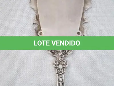 LOTE 215 - ESPELHO DE MÃO EM CRISTAL, ESTILO PORTUGUÊS, 26 CM (NO ESTADO)