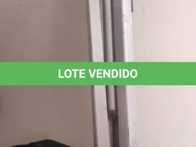 LOTE 418 - LOTE COM CÂMARAS E FILMADORA E UM TRIPÉS MÁQUINA DE BARBEAR ANTIGA  (NO ESTADO)