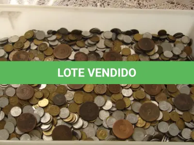 LOTE 320 - COLEÇAO COM COM 15 QUILOS DE MOEDAS MISTAS E RARAS GUARDADAS A ANOS (NO ESTADO)