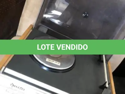 LOTE 272 - VITROLA SONATA BEM RARA, EM BOM ESTADO CONSERVAÇÃO, LIGANDO (NO ESTADO)