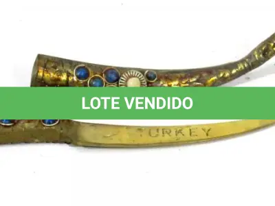 LOTE 220 - DOIS PUNHAIS EM BRONZE,18CM (FALTAM ALGUMAS PEDRAS) (NO ESTADO)