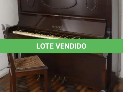 LOTE 228 - PIANO ANTIGO 145 X 60 X 136 CM. SEM A BANQUETA, PIANO EM ÓTIMO ESTADO DE CONSERVAÇÃO, (NO ESTADO)