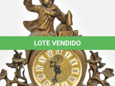 LOTE 185 - RARO  RELÓGIO DE MESA LUIS XV  APARENTEMENTE  BRONZE  MED.:  30 X 25 X 9 CM.(NO ESTADO)