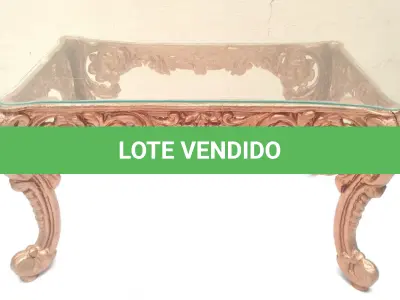 LOTE 193 - MESA DE CENTRO FRANCÊS, EM FERRO FUNDIDO BANHADO A COBRE, TAMPO DE VIDRO. 40X73X49 (NO ESTADO)