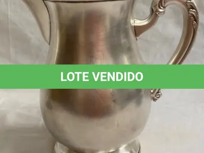 LOTE 334 - LINDA JARRA WOLF EM METAL ESPESSURADO A PRATA. (NO ESTADO)