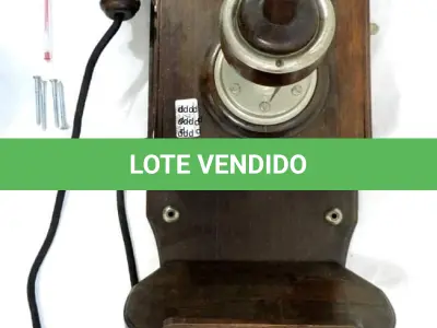 LOTE 182 - ANTIGO TELEFONE DE MADEIRA E METAL, 78 DE ALTURA, (NO ESTADO)