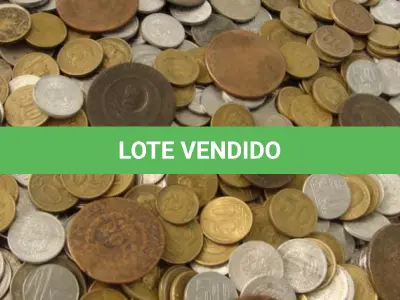LOTE 320 - COLEÇAO COM COM 15 QUILOS DE MOEDAS MISTAS E RARAS GUARDADAS A ANOS (NO ESTADO)