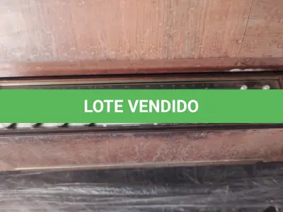 LOTE 323 - ANTIGA PHILIPS DOS ANOS 60- EM MADEIRA NOBRE AGENDADA, SEGUNDO A DONA FUNCIONANDO ATÉ 2 ANOS ATRÁS DEPOIS FOI GUARDADO EDTA LIGANDO (NO ESTADO)
