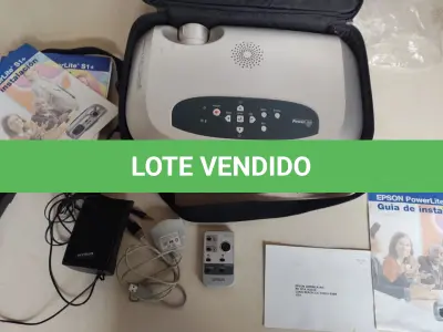 LOTE 439 - PROJETOR EPSON FUNCIONANDO PERFEITAMENTE (NO ESTADO)