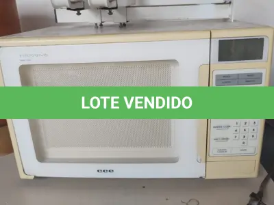 LOTE 519 - FORNO DE MICRO-ONDAS LIGANDO MAS NÃO OBEDECE OS COMANDOS DO PAINEL COM SUPORTE (NO ESTADO)