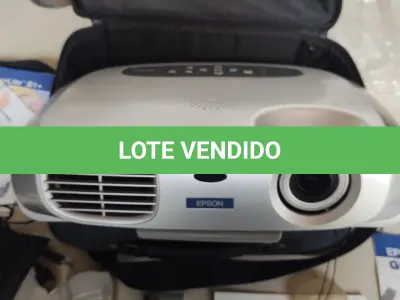 LOTE 439 - PROJETOR EPSON FUNCIONANDO PERFEITAMENTE (NO ESTADO)