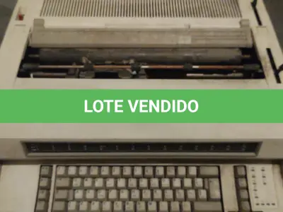LOTE 570 - MÁQUINA DE ESCREVER ANTIGA SEM CABO DE FORÇA PRA TESTAR  (NO ESTADO)