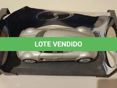 LOTE 478 - LOTE COM 3 MINIATURAS ESCALAS 1/18 NOVAS (NO ESTADO)