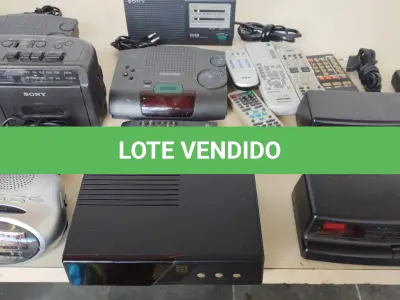 LOTE 509 - LOTE COM SONS VÍDEOS CASSETES TODOS LIGANDO SEM TEST DE FUNCIONAMENTO (NO ESTADO)