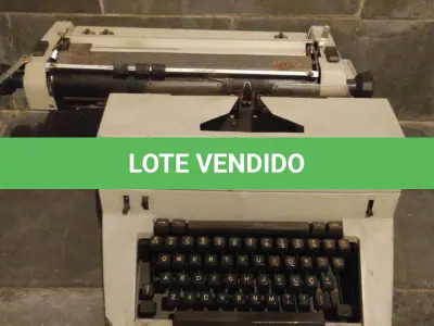 LOTE 567 - MÁQUINA DE ESCREVER ANTIGA FUNCIONANDO PERFEITAMENTE (NO ESTADO)