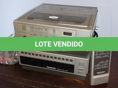 LOTE 465 - ANTIGO VÍDEO CASSETE VHS PORTÁTIL PANASONIC OMNIVISION, MODELO TV-5000, 127V, (NO ESTADO)