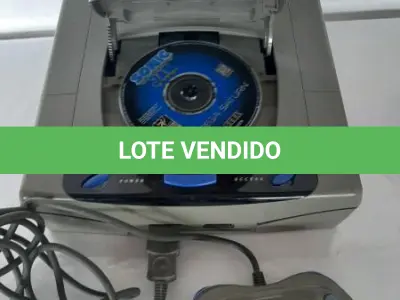 LOTE 498 - VIDEO GAME SEGA SATURN COM 1 CONTROLE  (NO ESTADO)